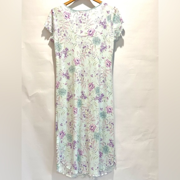 Miss Elaine Quilted Floral Robe Zip Close with Matching Short Sleeve Nightgown. - Picture 11 of 11